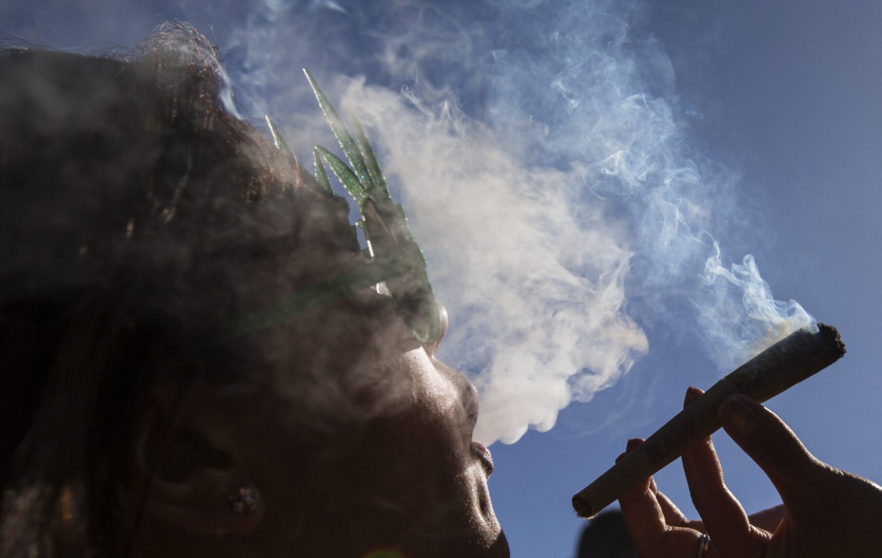 4/20 celebration descends on Hippie Hill in SF